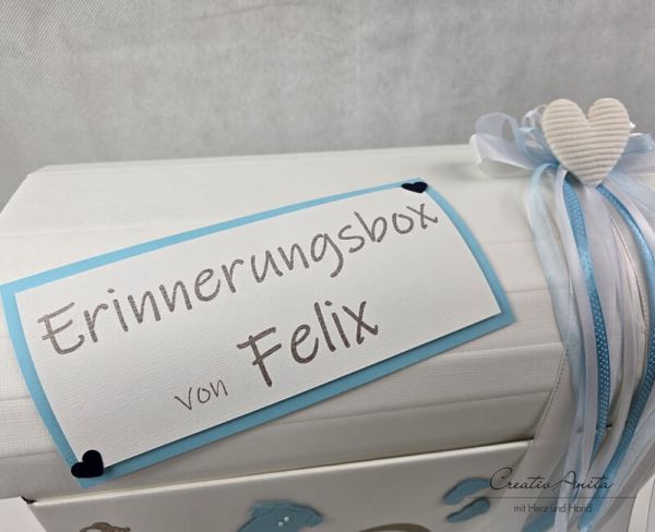 Erinnerungsbox - Geschenktruhe zur Geburt mit süßen Babyaccessoires in HELLBLAU-TAUPE, inkl. Milchzahntruhe