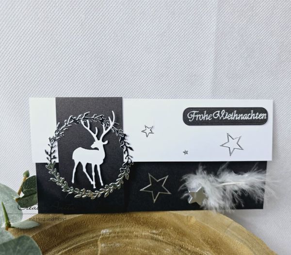 Gutschein- oder Geldgeschenkverpackung zu Weihnachten mit Hirsch und Blätterkranz in Silber